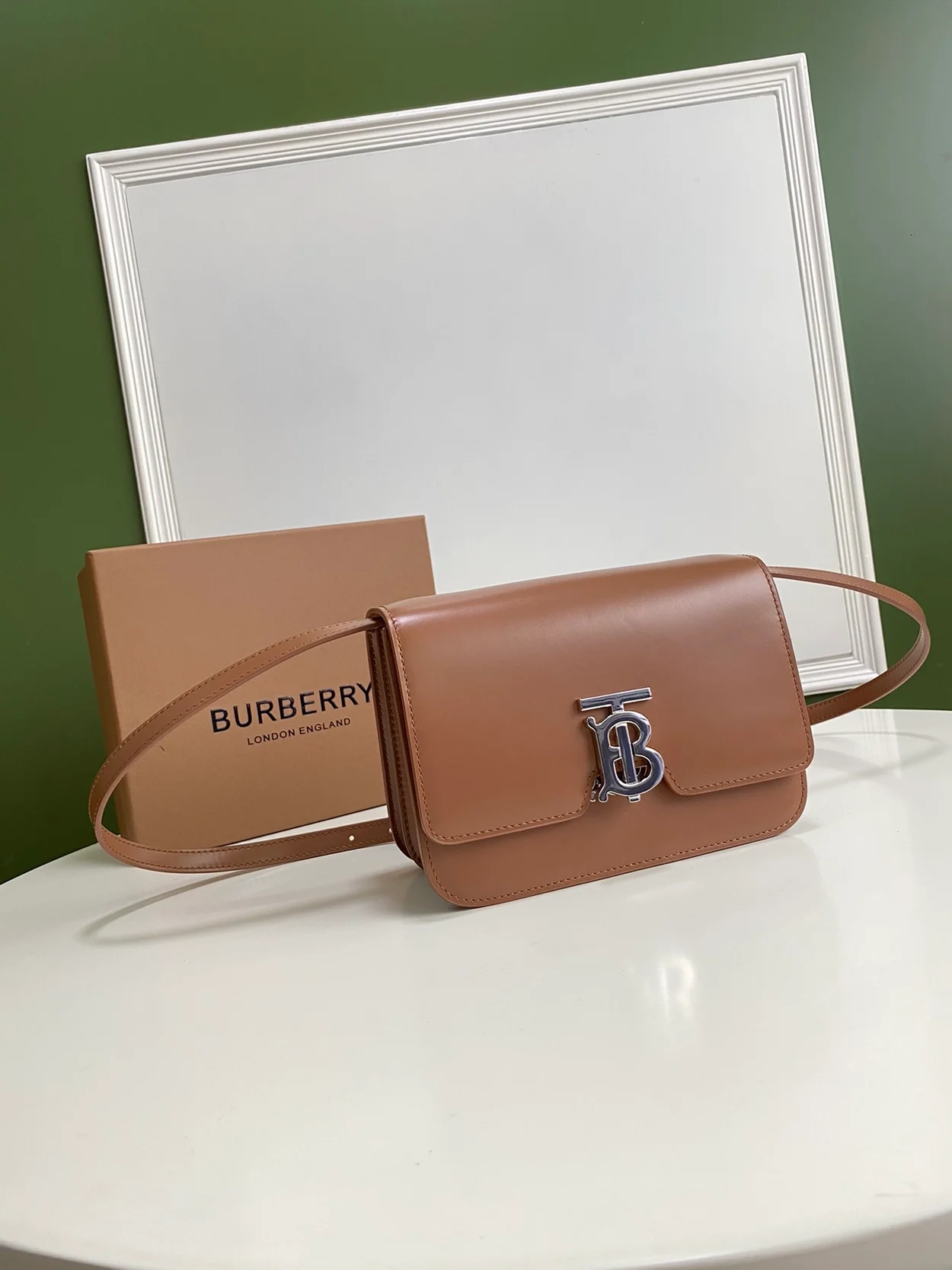 버버리 몰트 브라운 레더 TB 숄더백