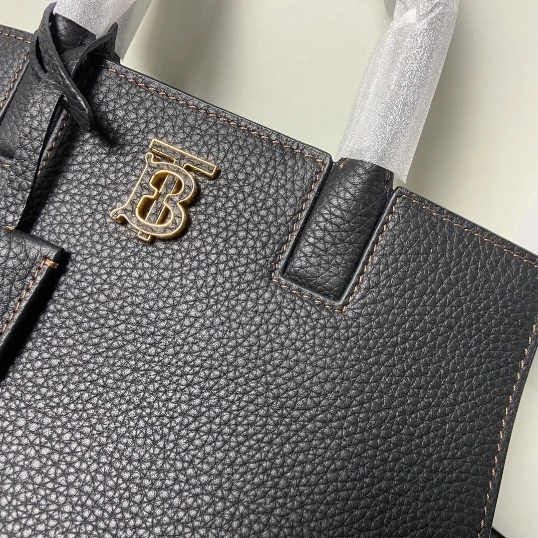 버버리 미니 프란시스 백 블랙