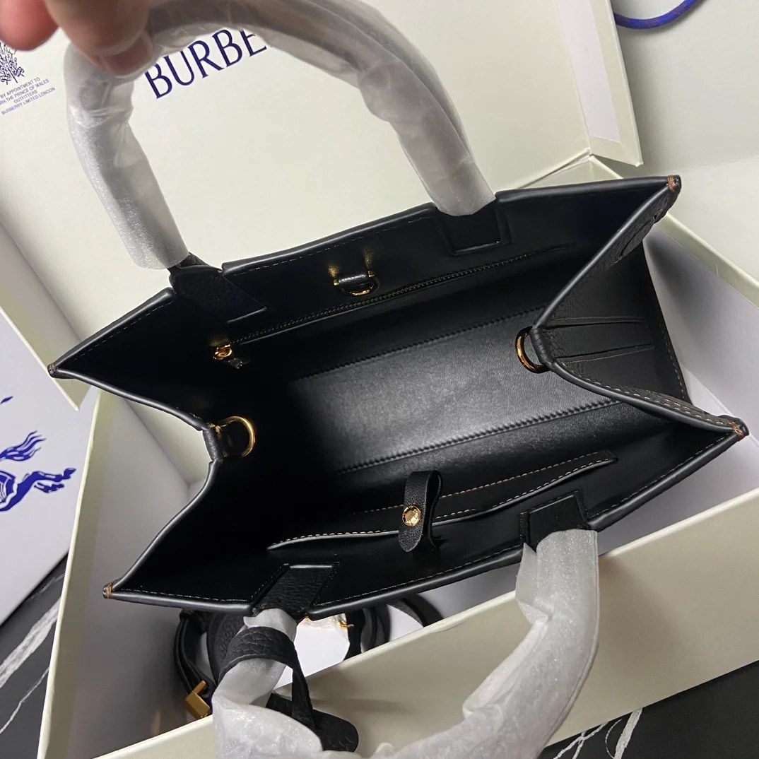 버버리 미니 프란시스 백 블랙