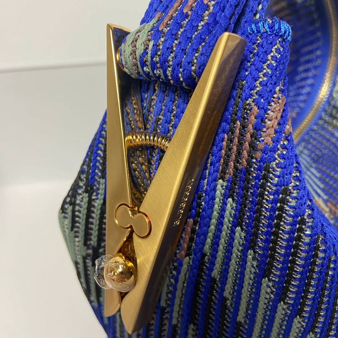 버버리 미니 페그 더플백 블루