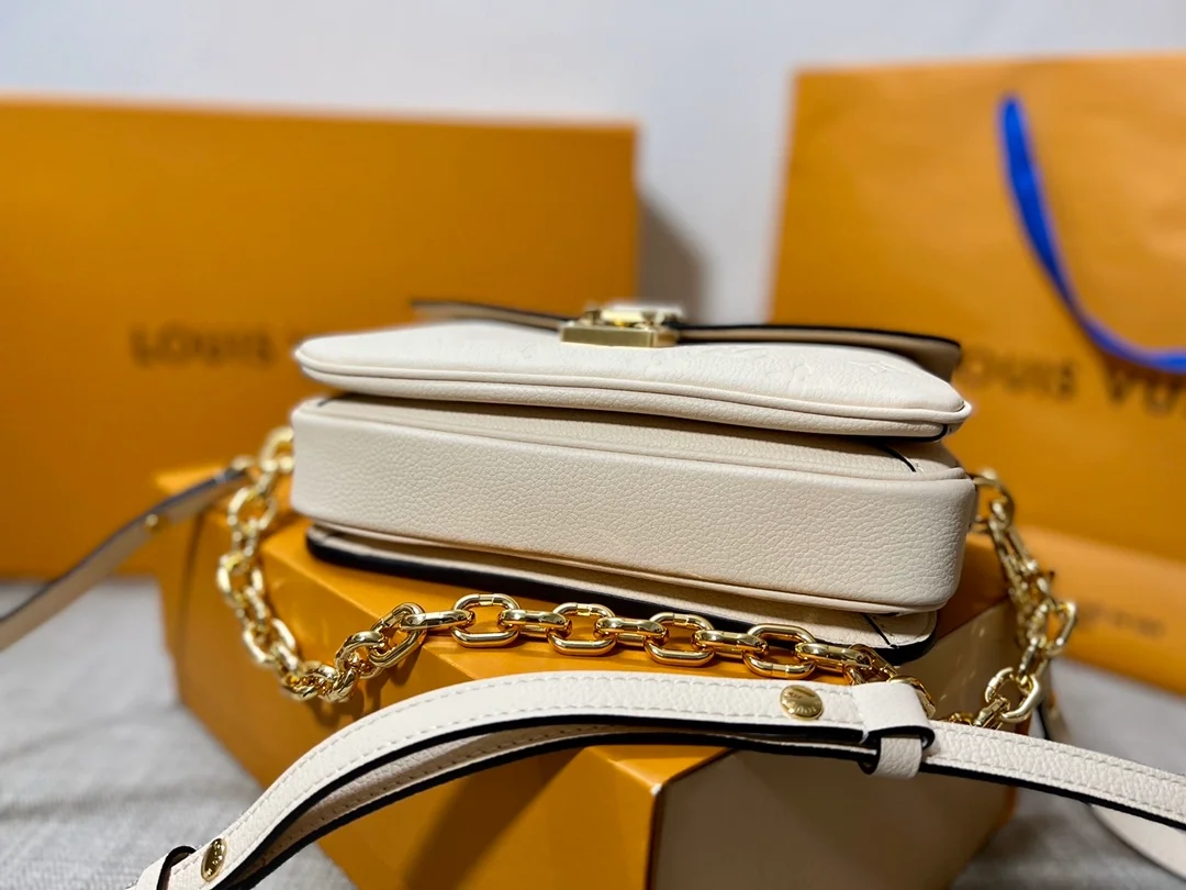 루이비통 포쉐트 메티스 이스트 웨스트 M22942