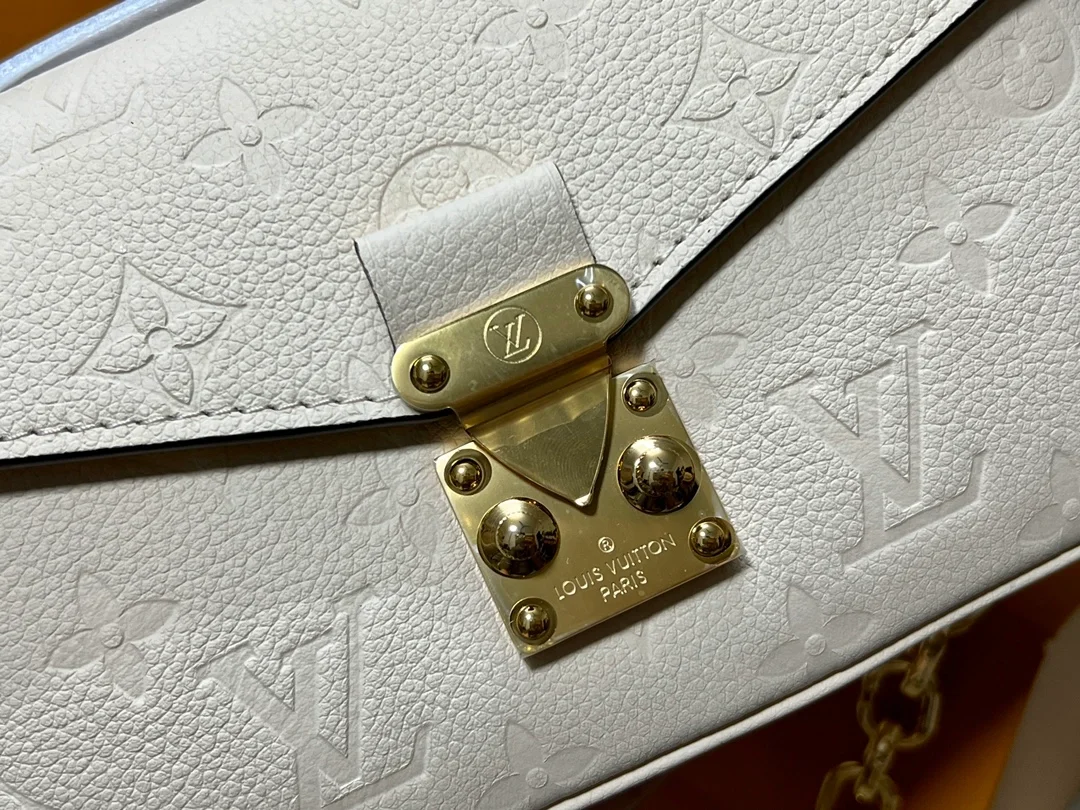 루이비통 포쉐트 메티스 이스트 웨스트 M22942