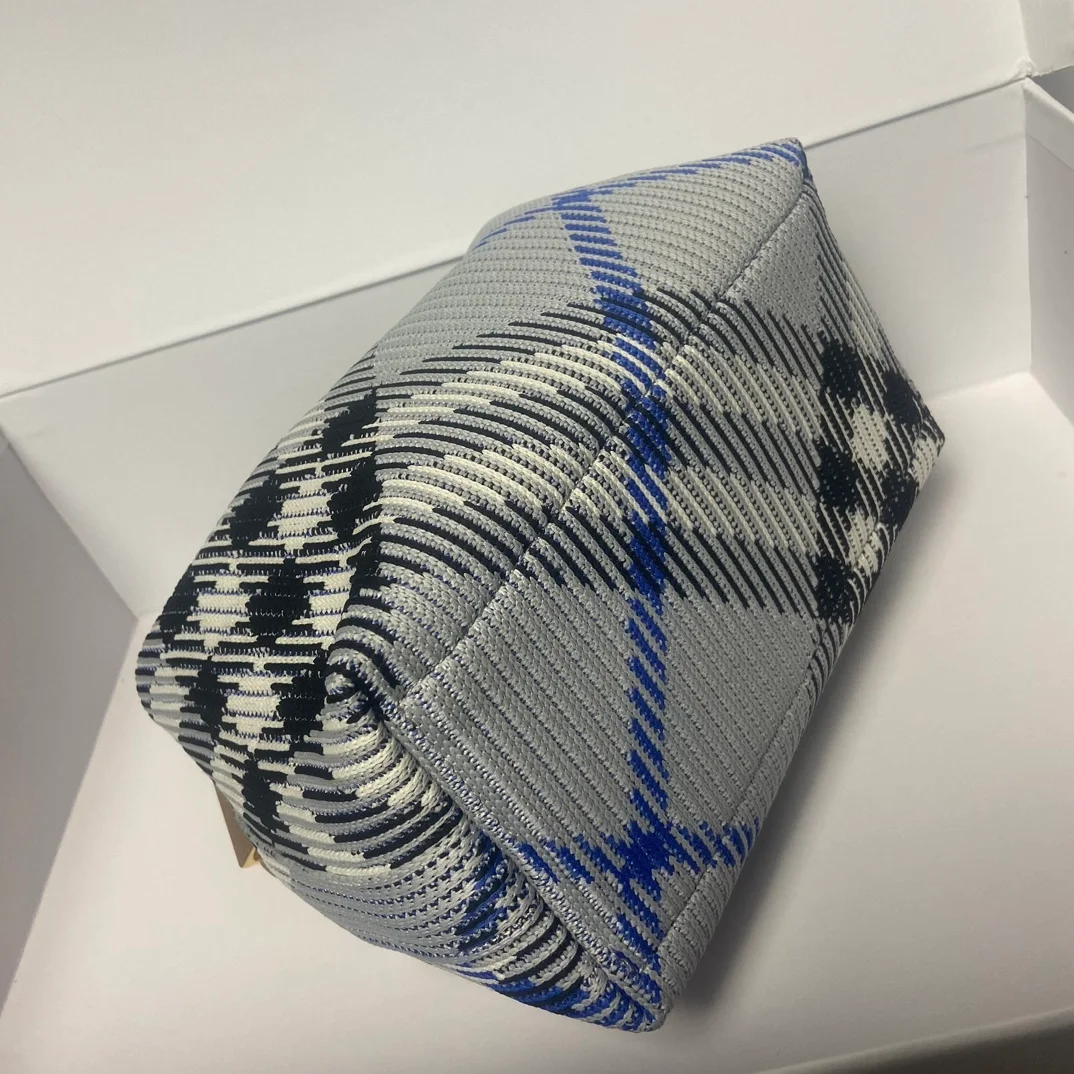 버버리 미니 페그 더플백 블랙