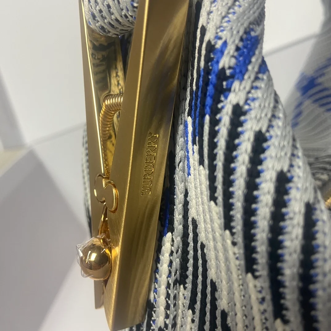 버버리 미니 페그 더플백 블랙