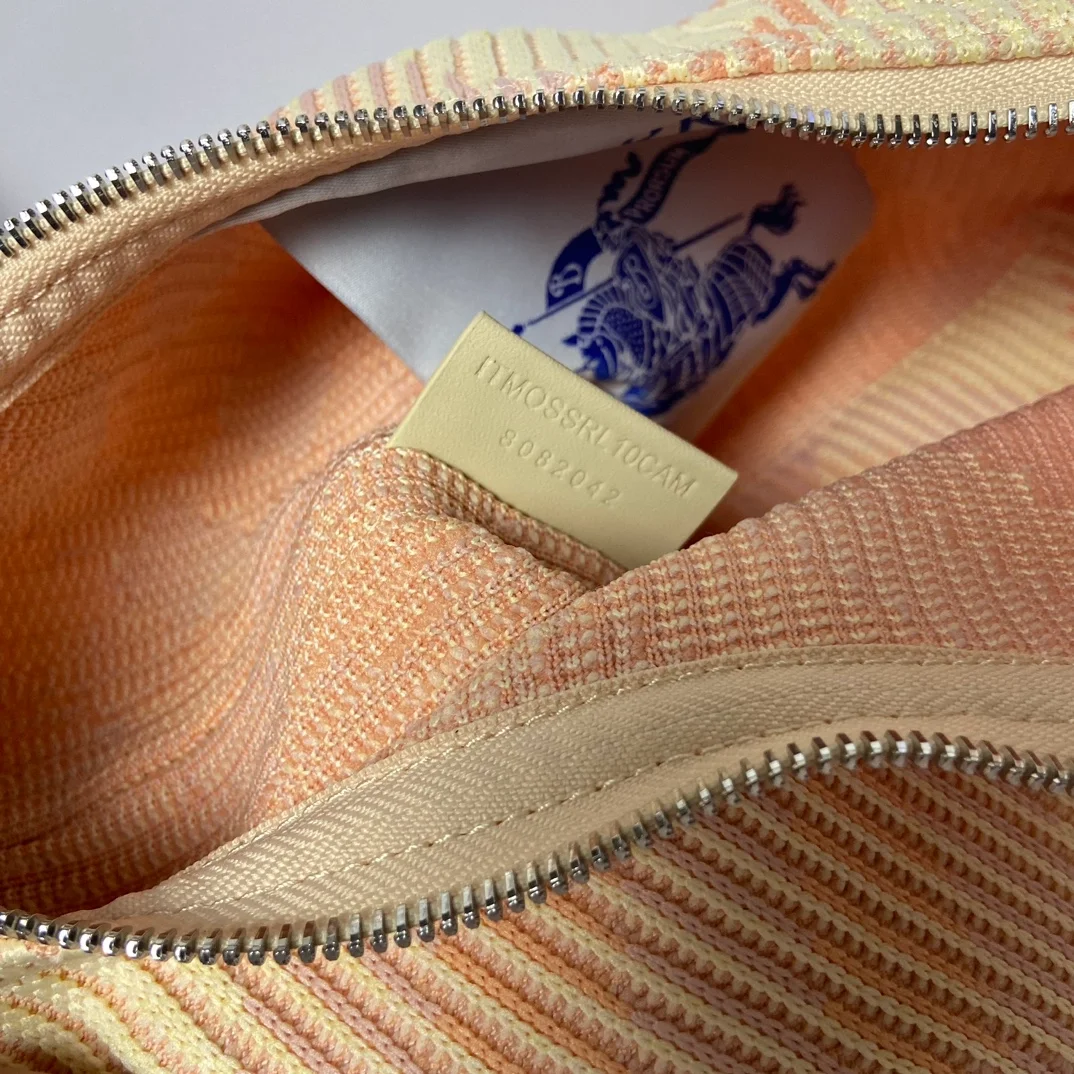 버버리 미니 페그 더플백