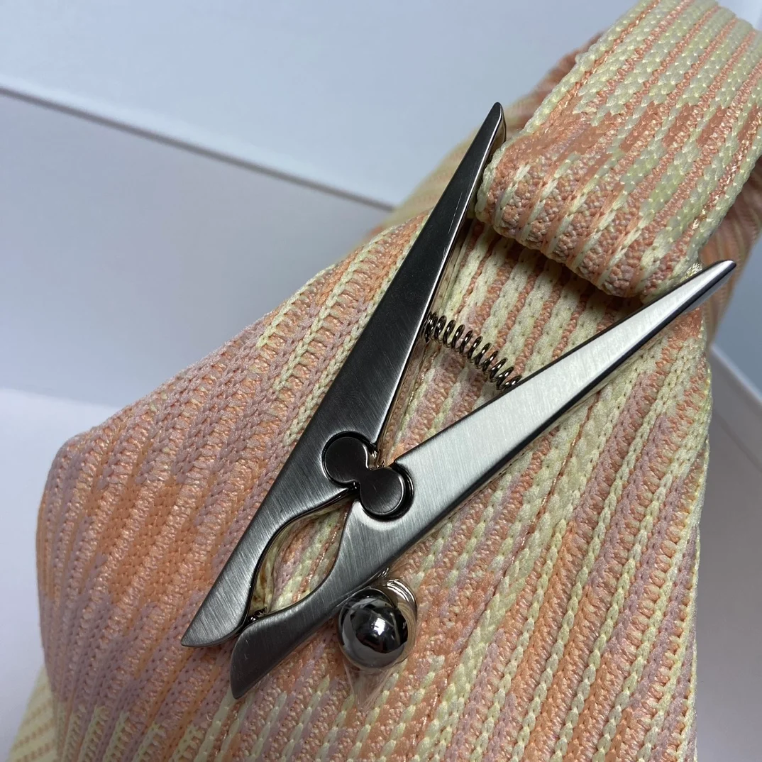 버버리 미니 페그 더플백