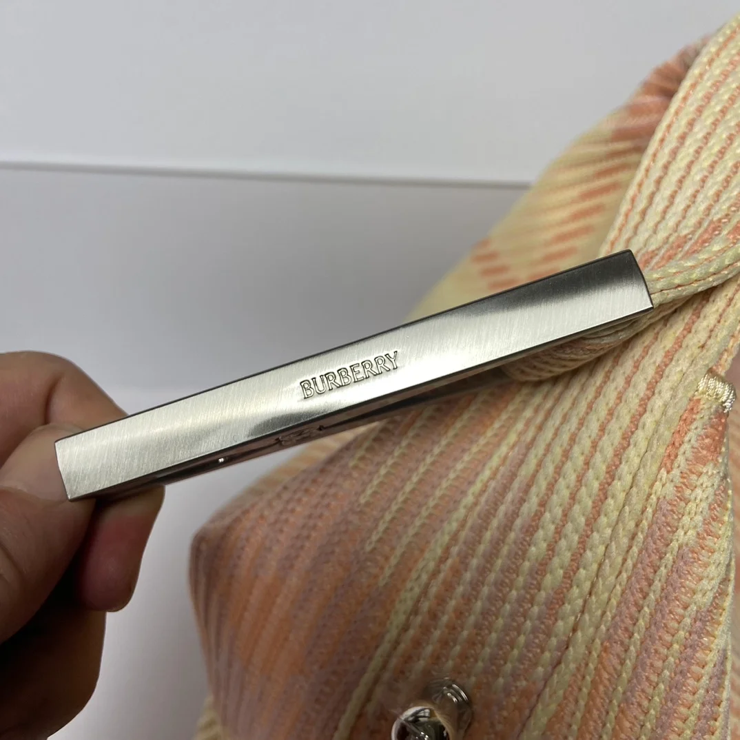 버버리 미니 페그 더플백