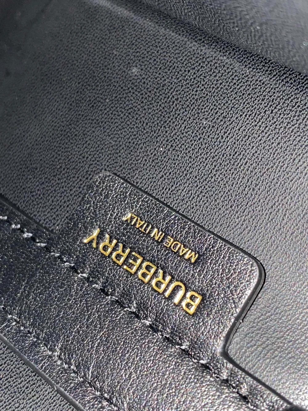 버버리 스몰 모노그램 E 캔버스 버킷백