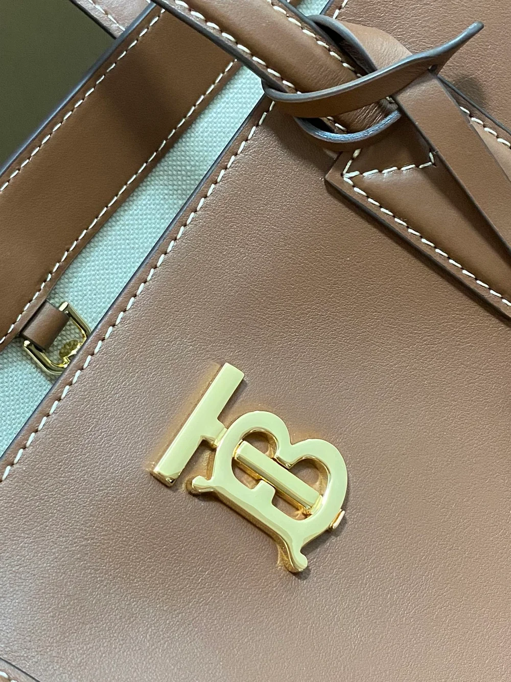 버버리 여성 탑핸들 토트백 브라운