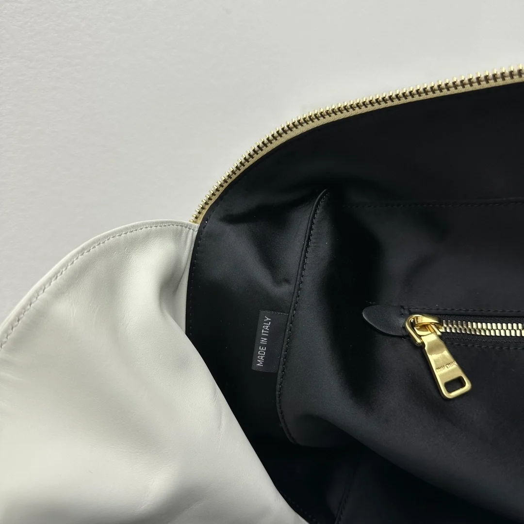 미우미우 가죽 탑 핸들백 화이트