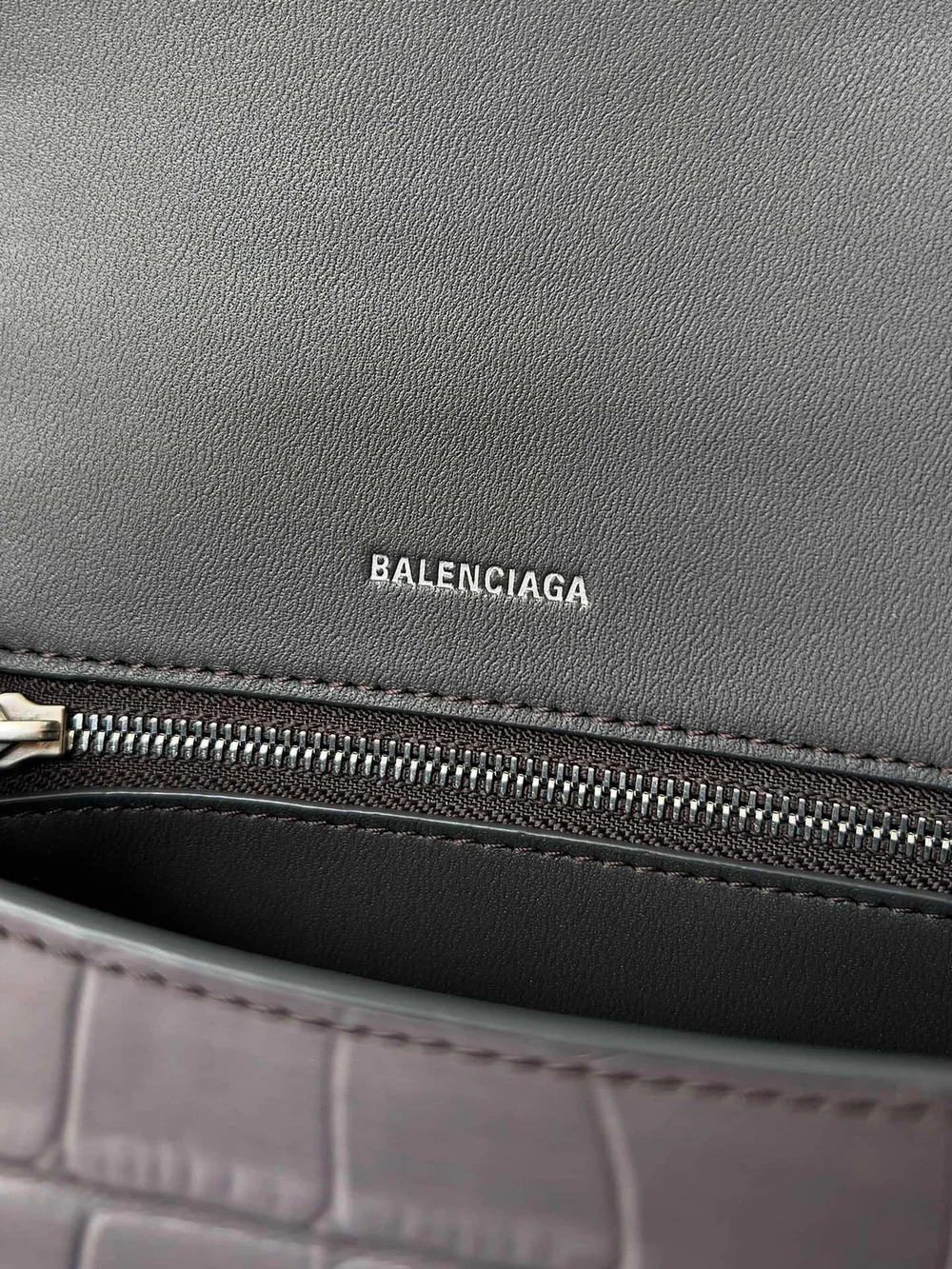 발렌시아가 아워글래스 크로커다일 핸드백