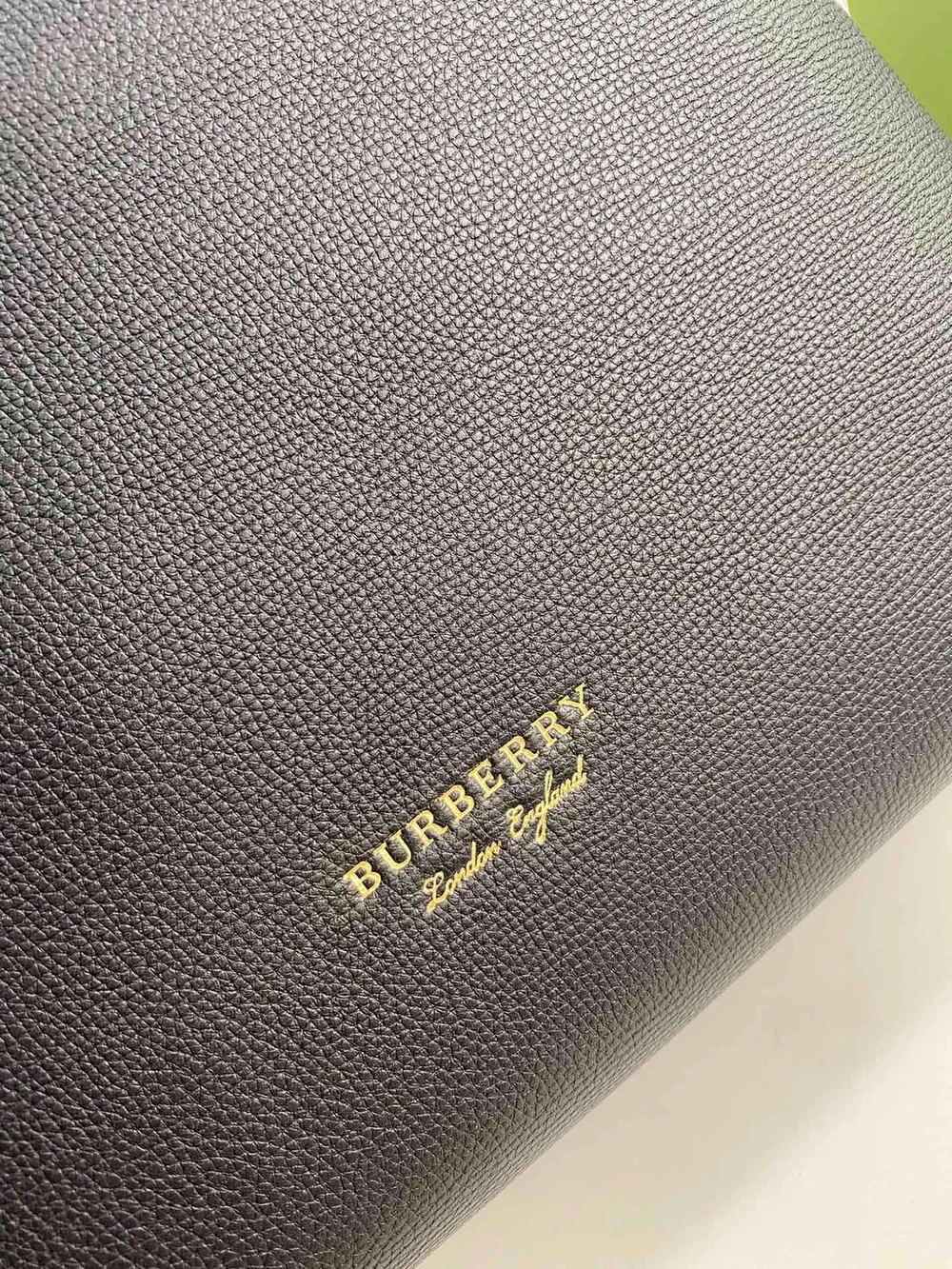 버버리 하우스 체크 배너백 미디엄