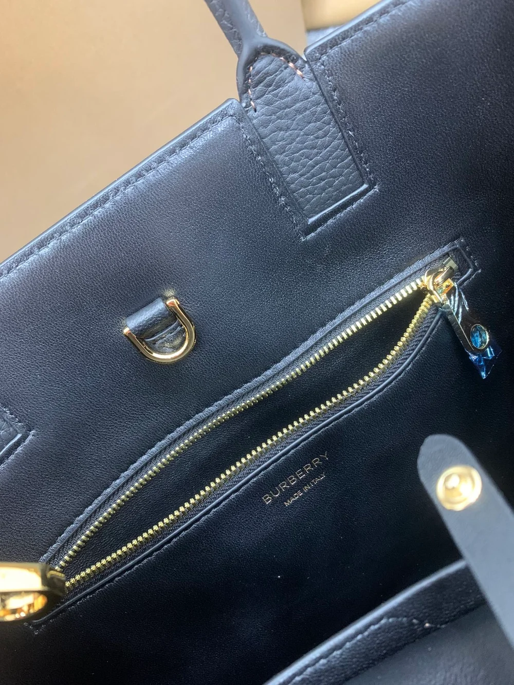 버버리 스몰 프란시스 백 블랙