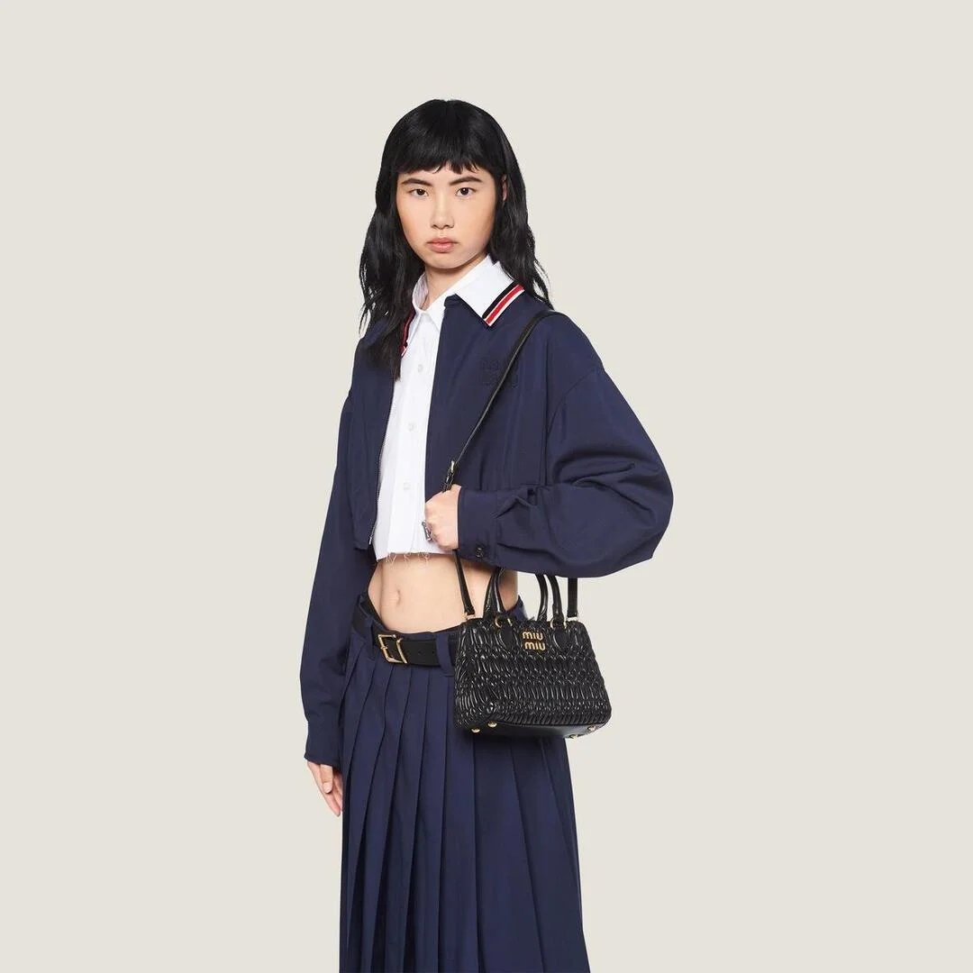 미우미우 크리스털 나파 가죽 핸드백 블랙