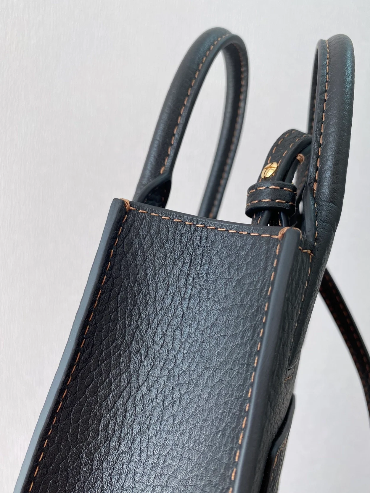 버버리 마이크로 그레이니 레더 프란시스 토트백