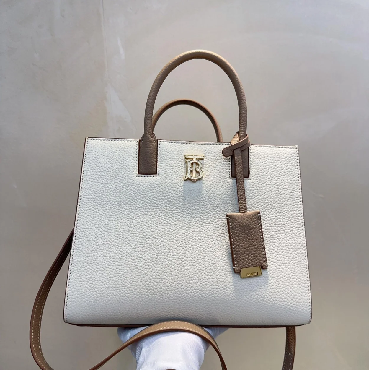 버버리 미니 프란시스 백 웜 탠