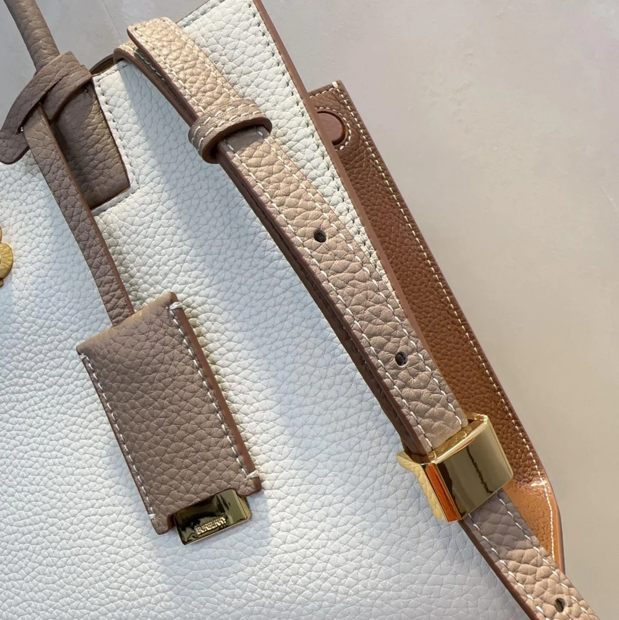 버버리 미니 프란시스 백 웜 탠