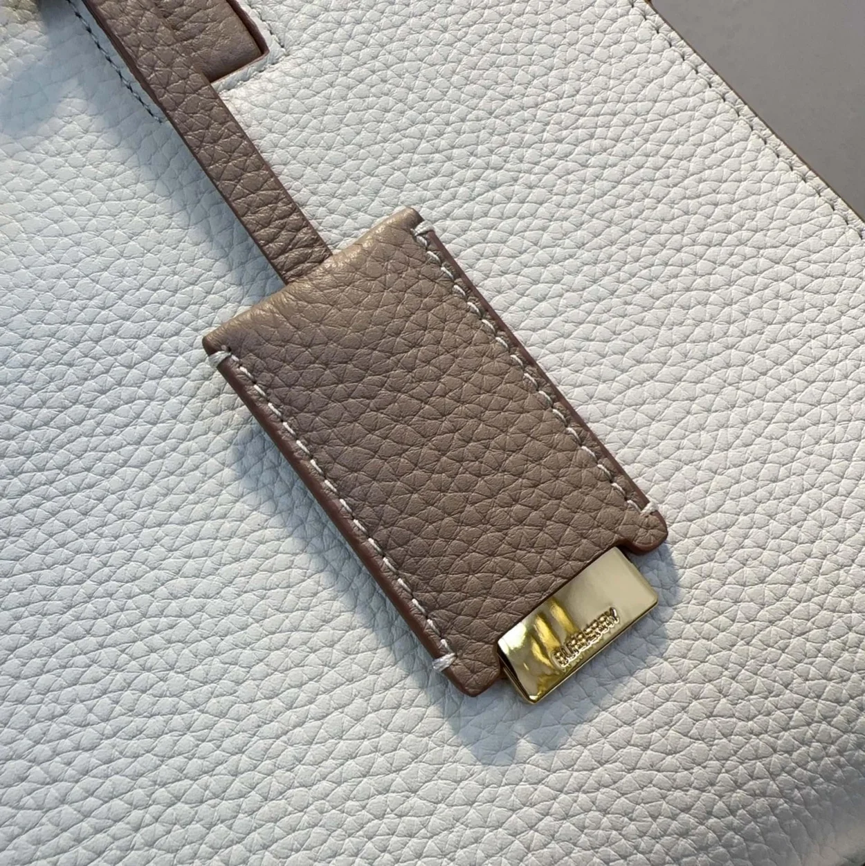 버버리 미니 프란시스 백 웜 탠