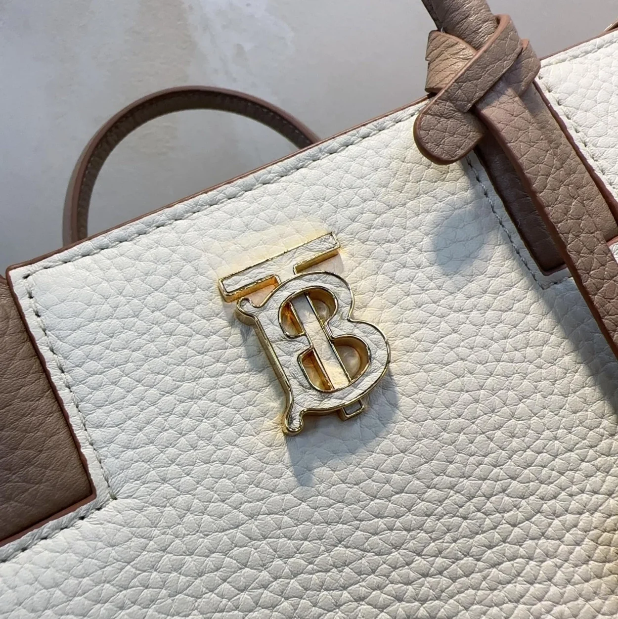 버버리 미니 프란시스 백 웜 탠