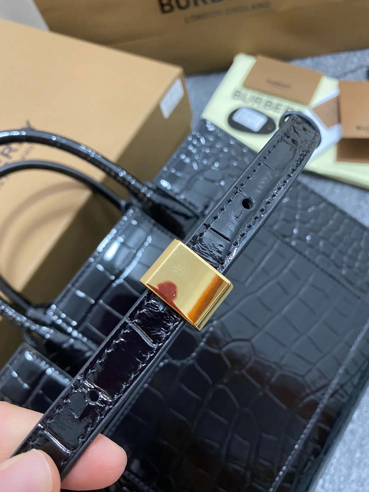 버버리 미니 프란시스 백 크로커다일 블랙