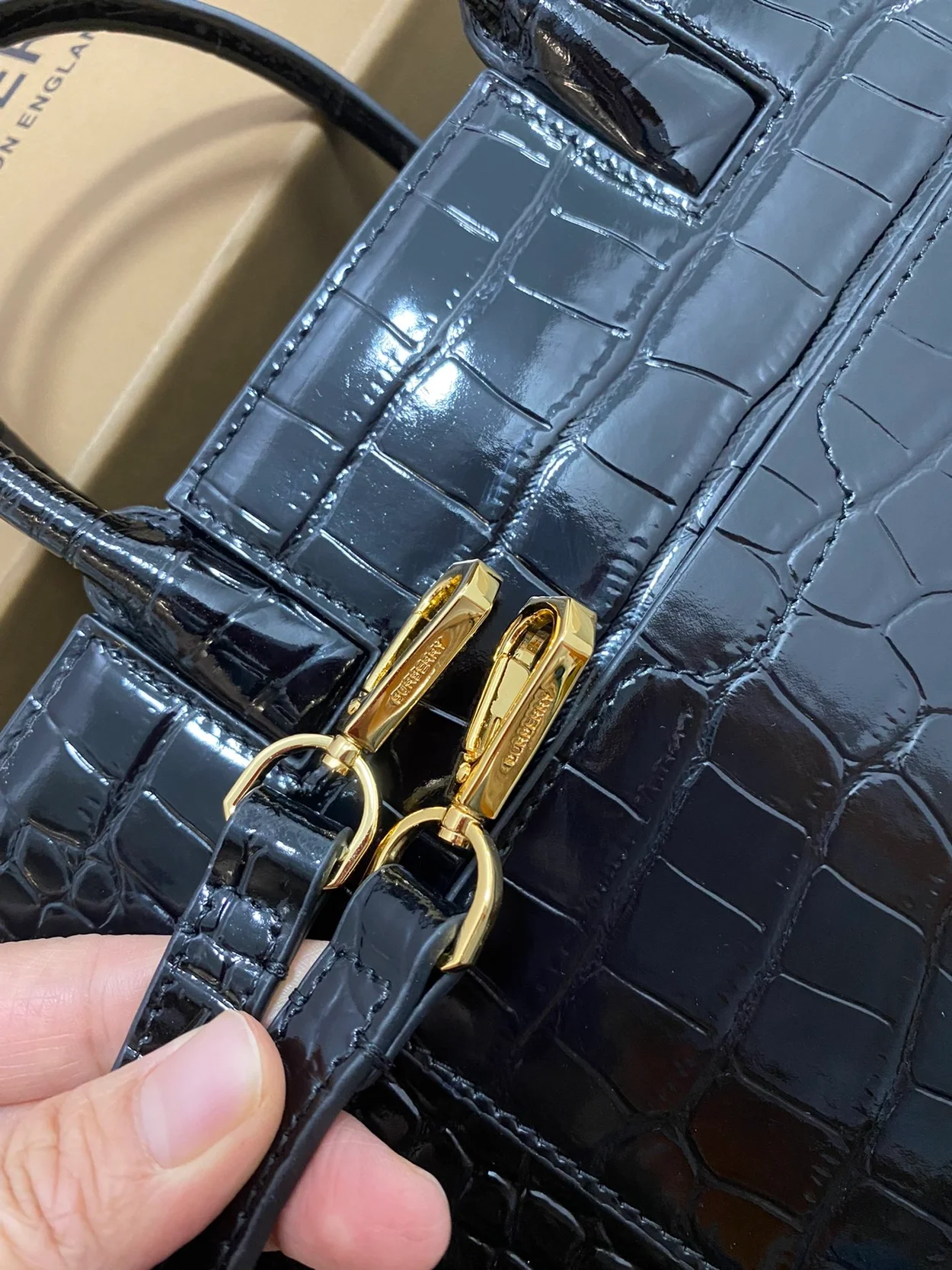 버버리 미니 프란시스 백 크로커다일 블랙