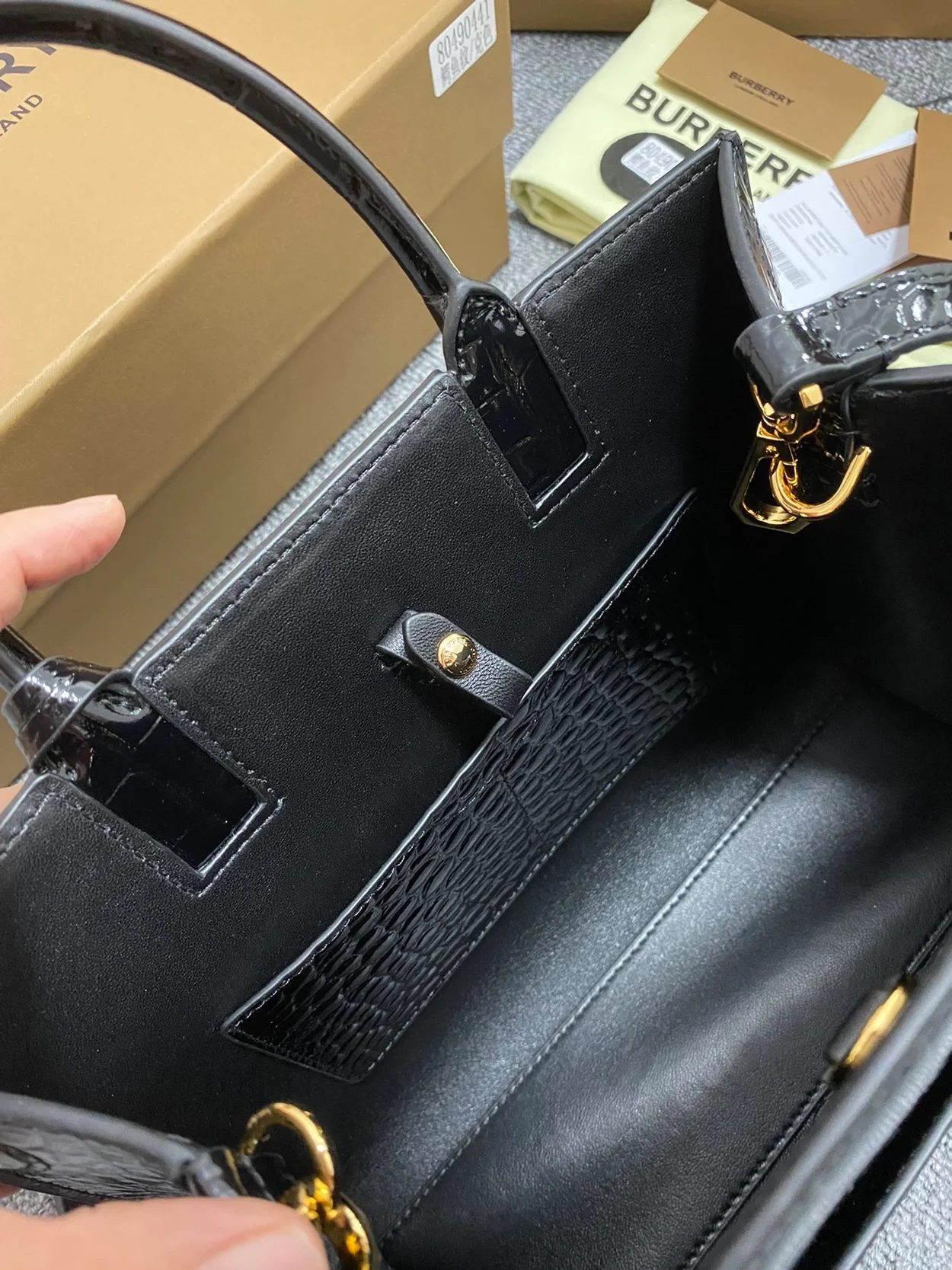 버버리 미니 프란시스 백 크로커다일 블랙