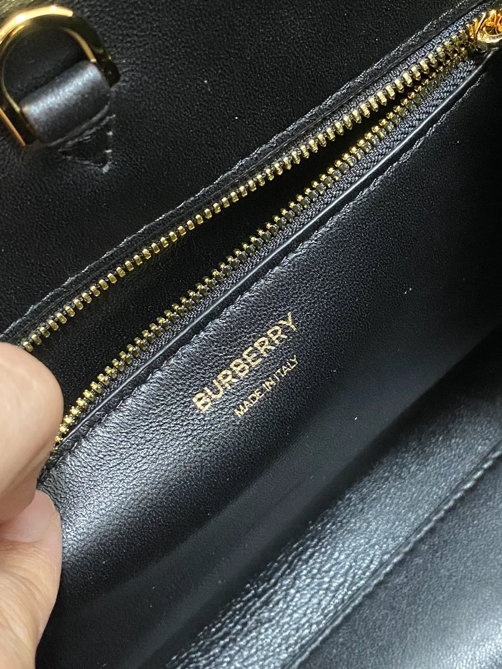 버버리 미니 프란시스 백 크로커다일 블랙