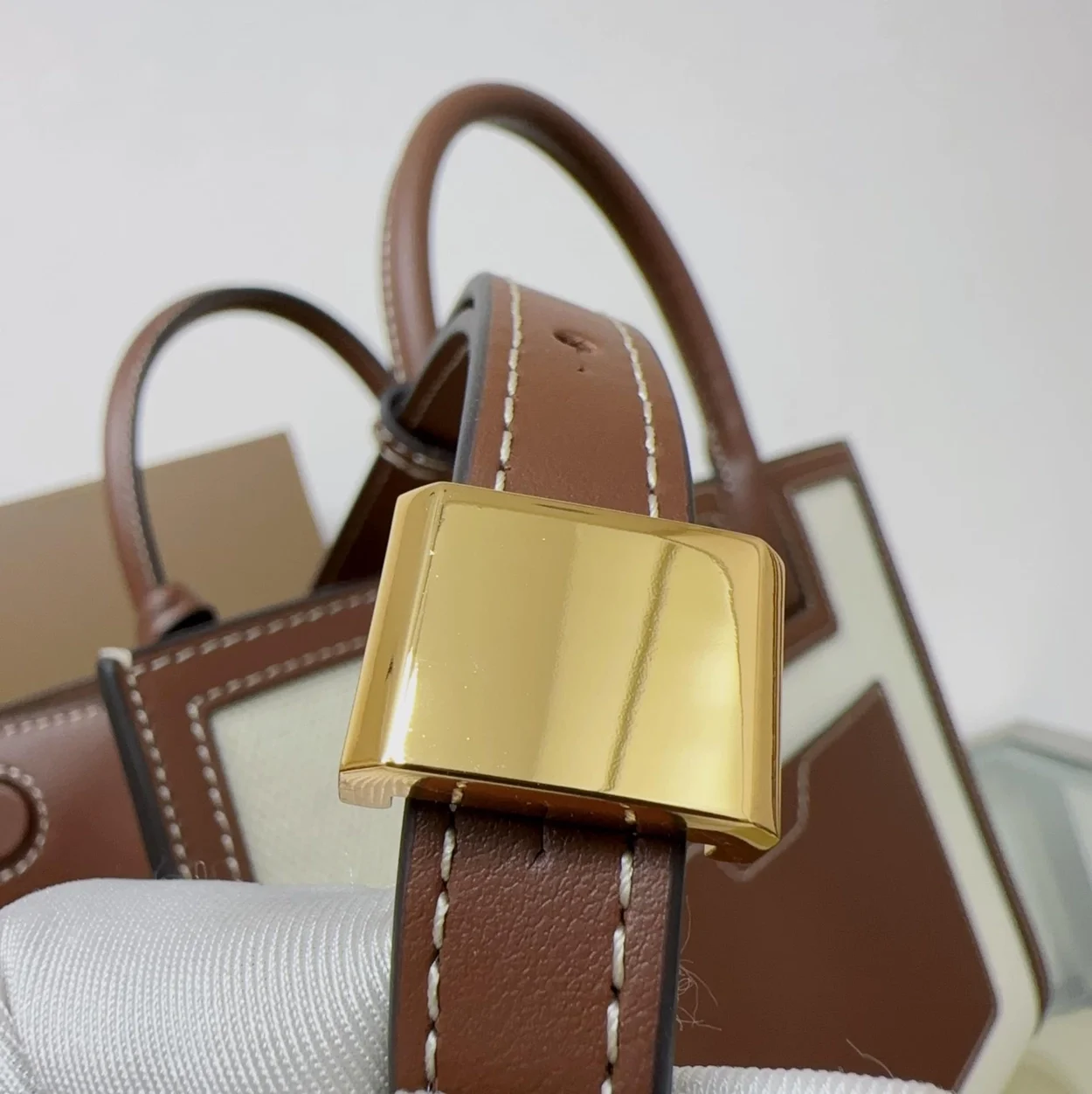 버버리 미니 프란시스 백 내추럴 몰트 브라운