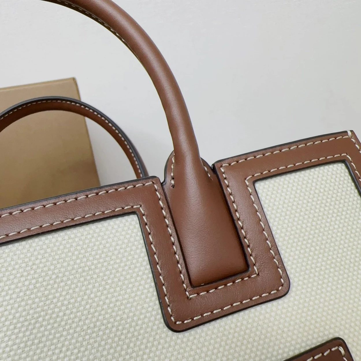 버버리 미니 프란시스 백 내추럴 몰트 브라운