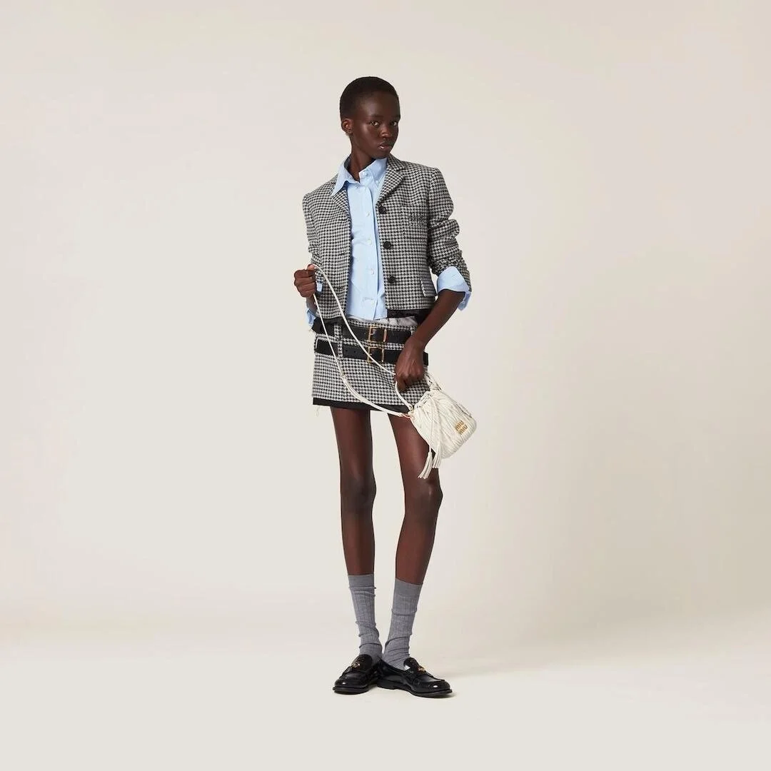 미우미우 마테라쎄 나파 가죽 버킷백 화이트