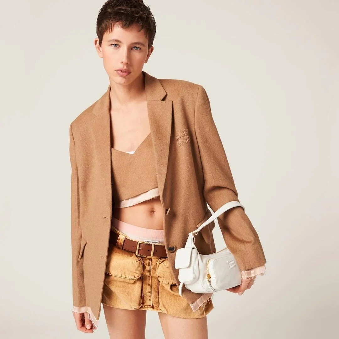 미우미우 나파 가죽 포켓백 화이트