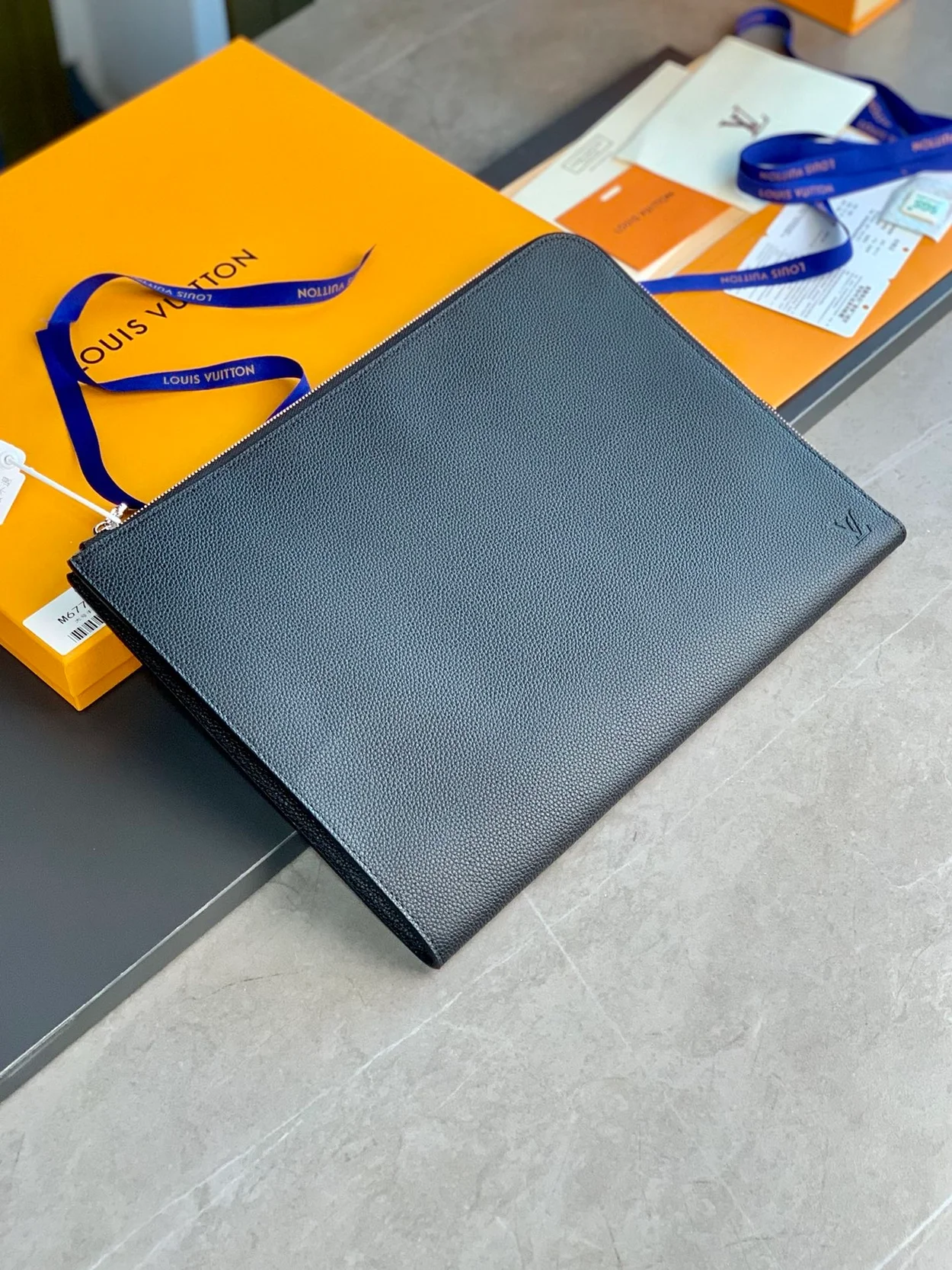 루이비통 포쉐트 주르 클러치 M67768