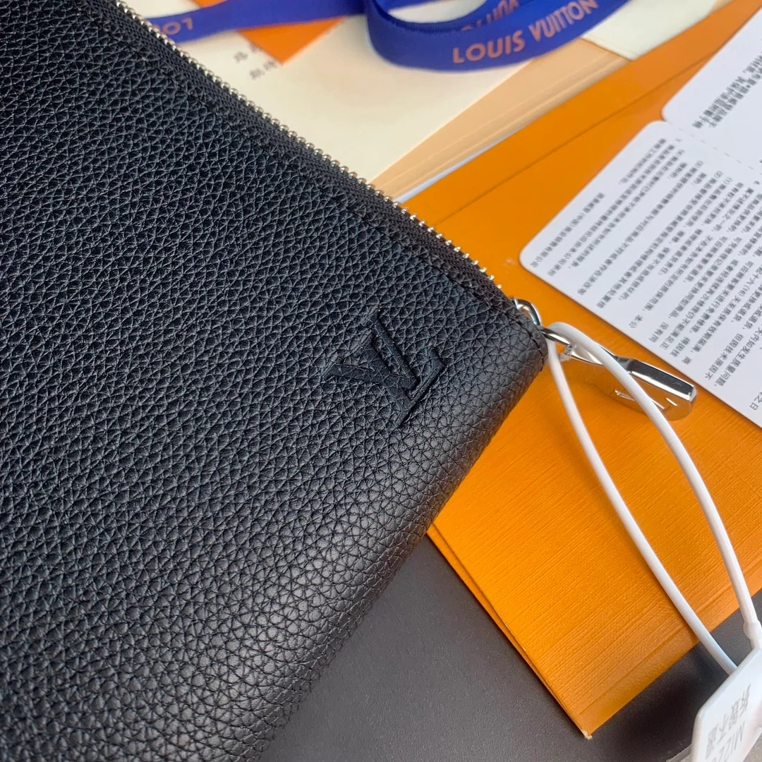 루이비통 포쉐트 주르 클러치 M67768