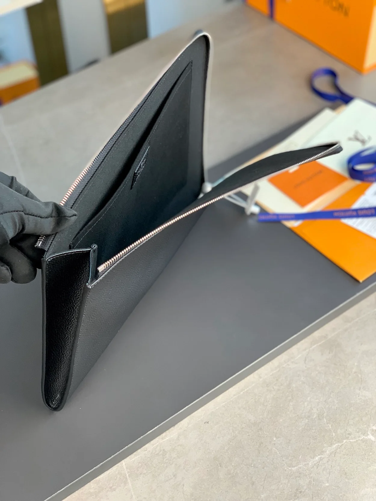 루이비통 포쉐트 주르 클러치 M67768