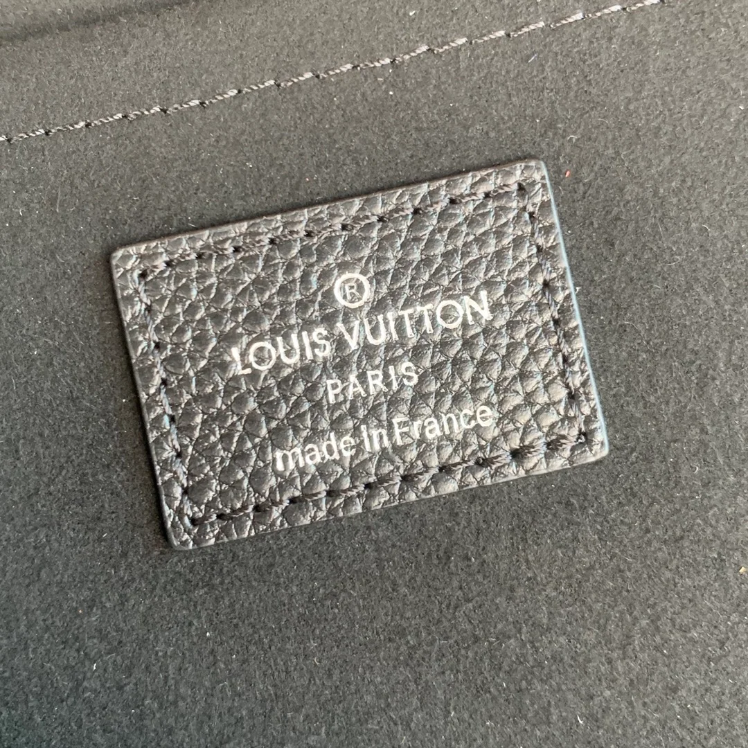 루이비통 포쉐트 주르 클러치 M67768