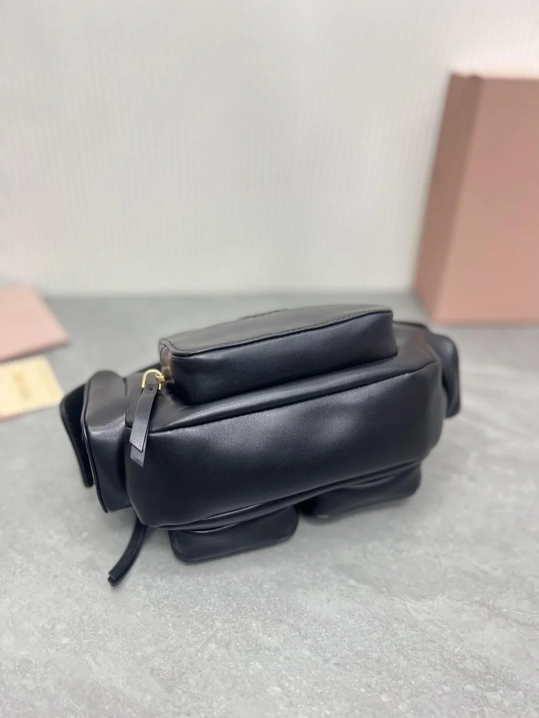 미우미우 나파 가죽 포켓백 블랙