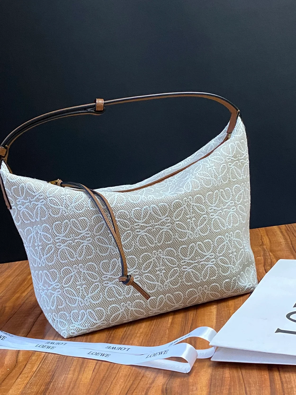 로에베 큐비 애너그램 미디움 백 브라운