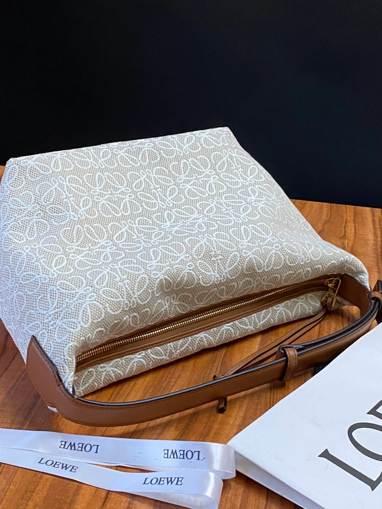 로에베 큐비 애너그램 미디움 백 브라운