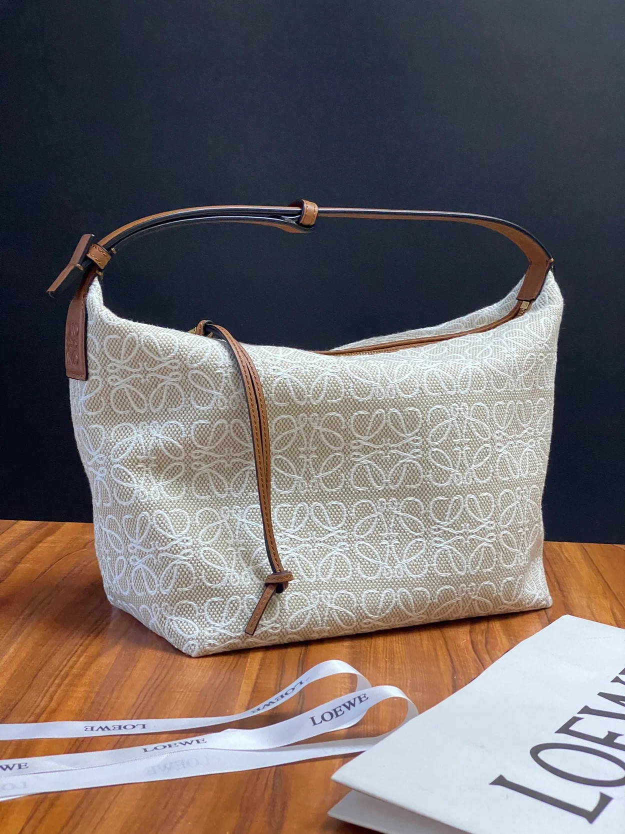 로에베 큐비 애너그램 미디움 백 브라운