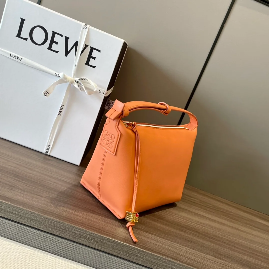 로에베 큐비 소프트 카프스킨 스몰 백 오렌지