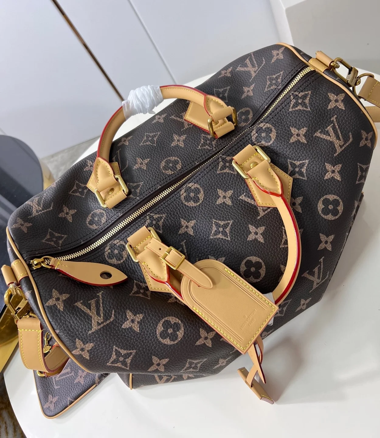 루이비통 런웨이 스피디 P9 반둘리에 40 M24422