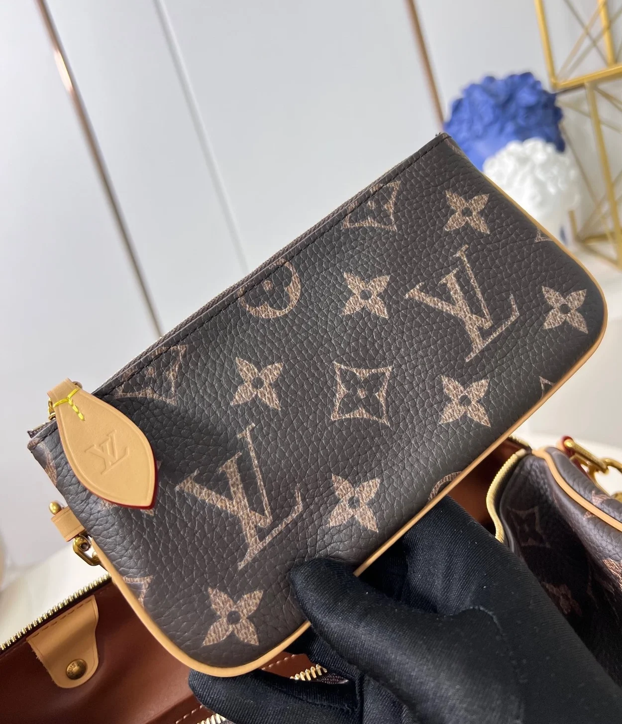 루이비통 런웨이 스피디 P9 반둘리에 40 M24422