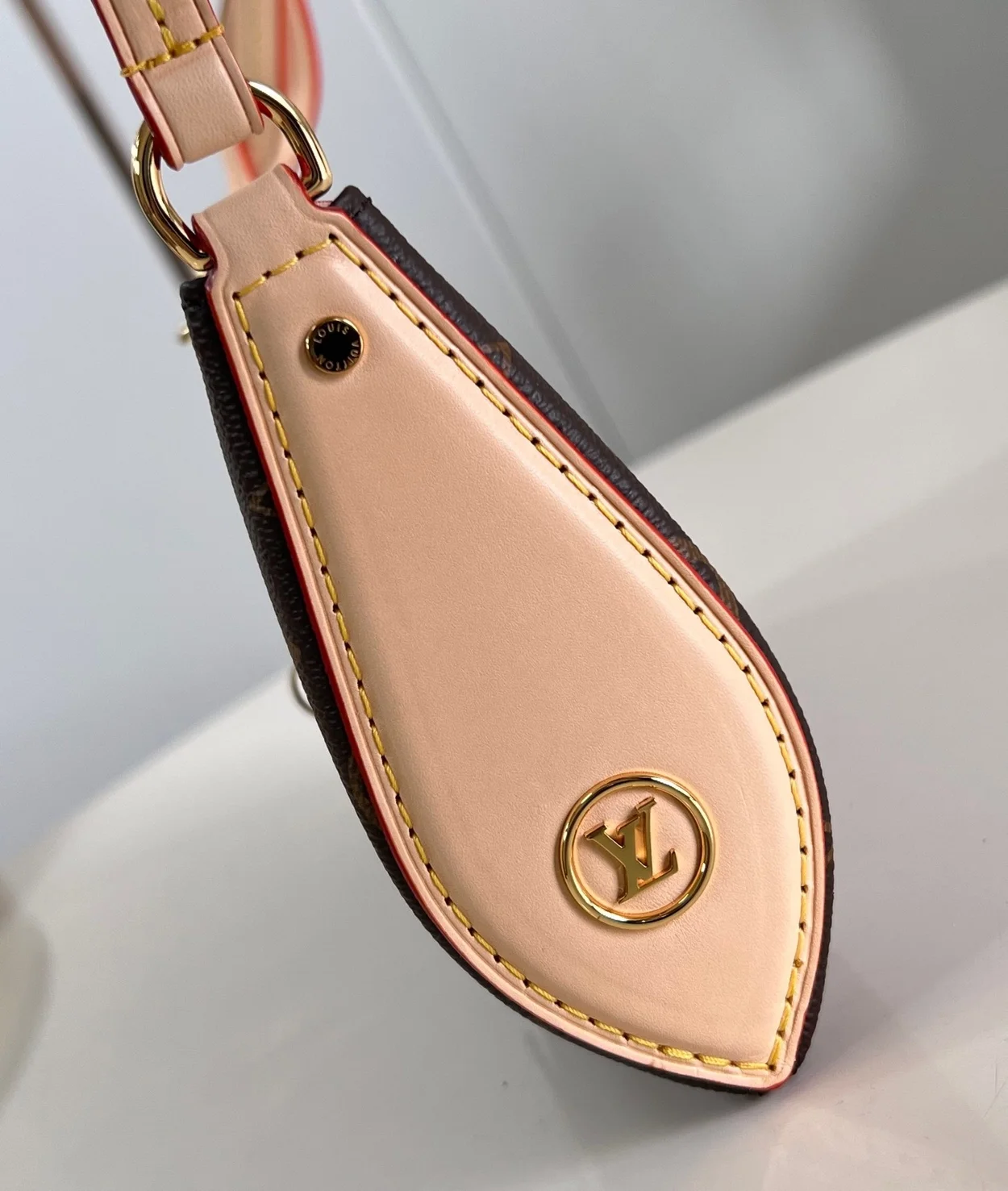 루이비통 포쉐트 티레트 백 M47123