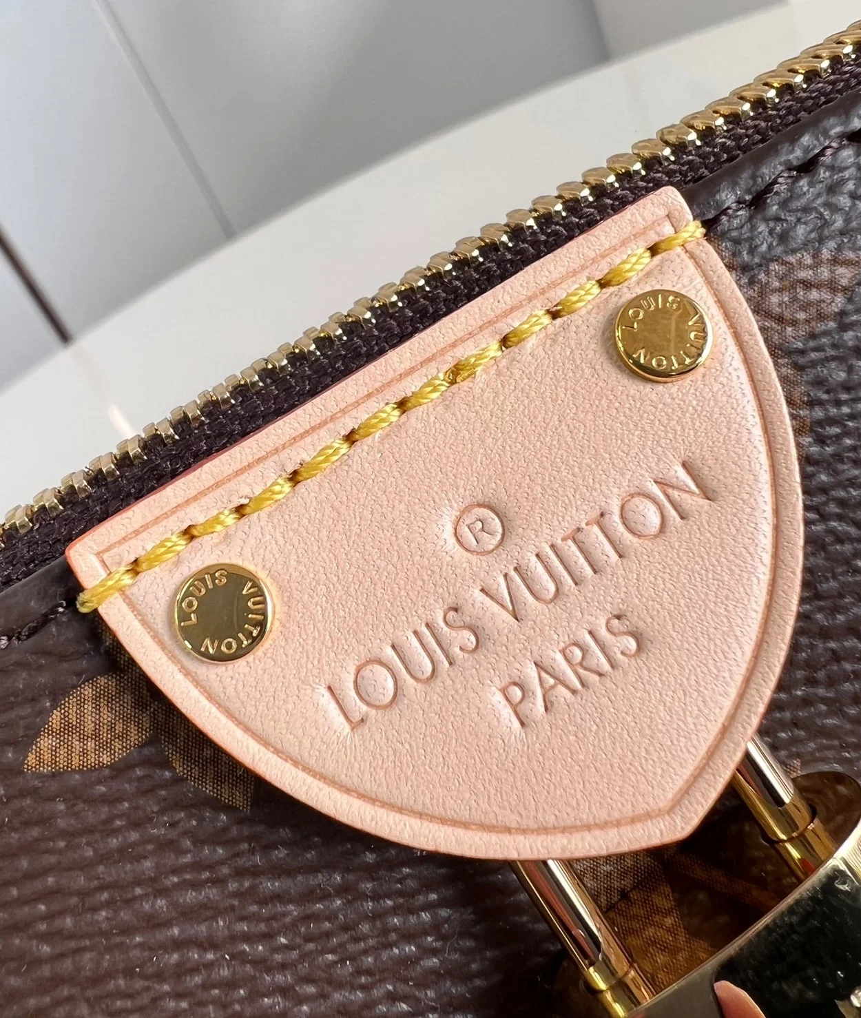 루이비통 포쉐트 티레트 백 M47123