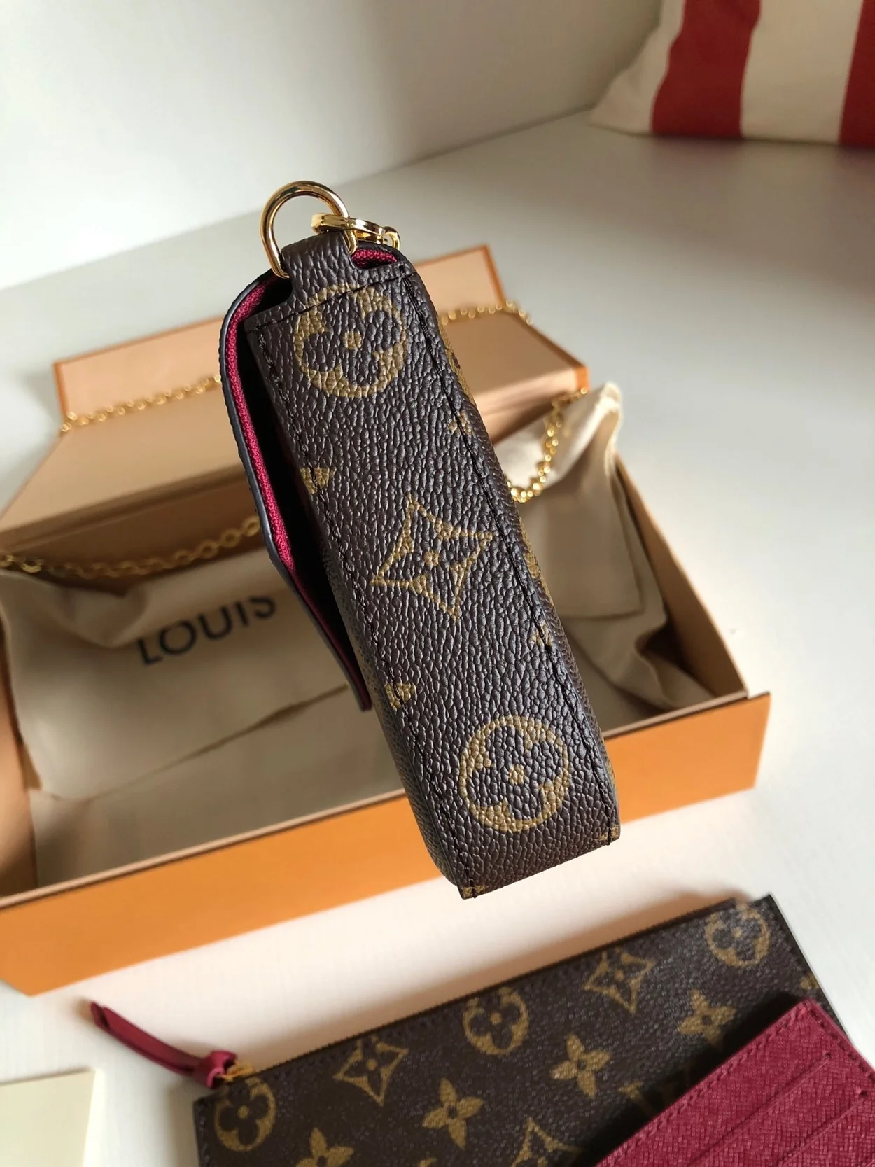 루이비통 포쉐트 펠리시 M81896