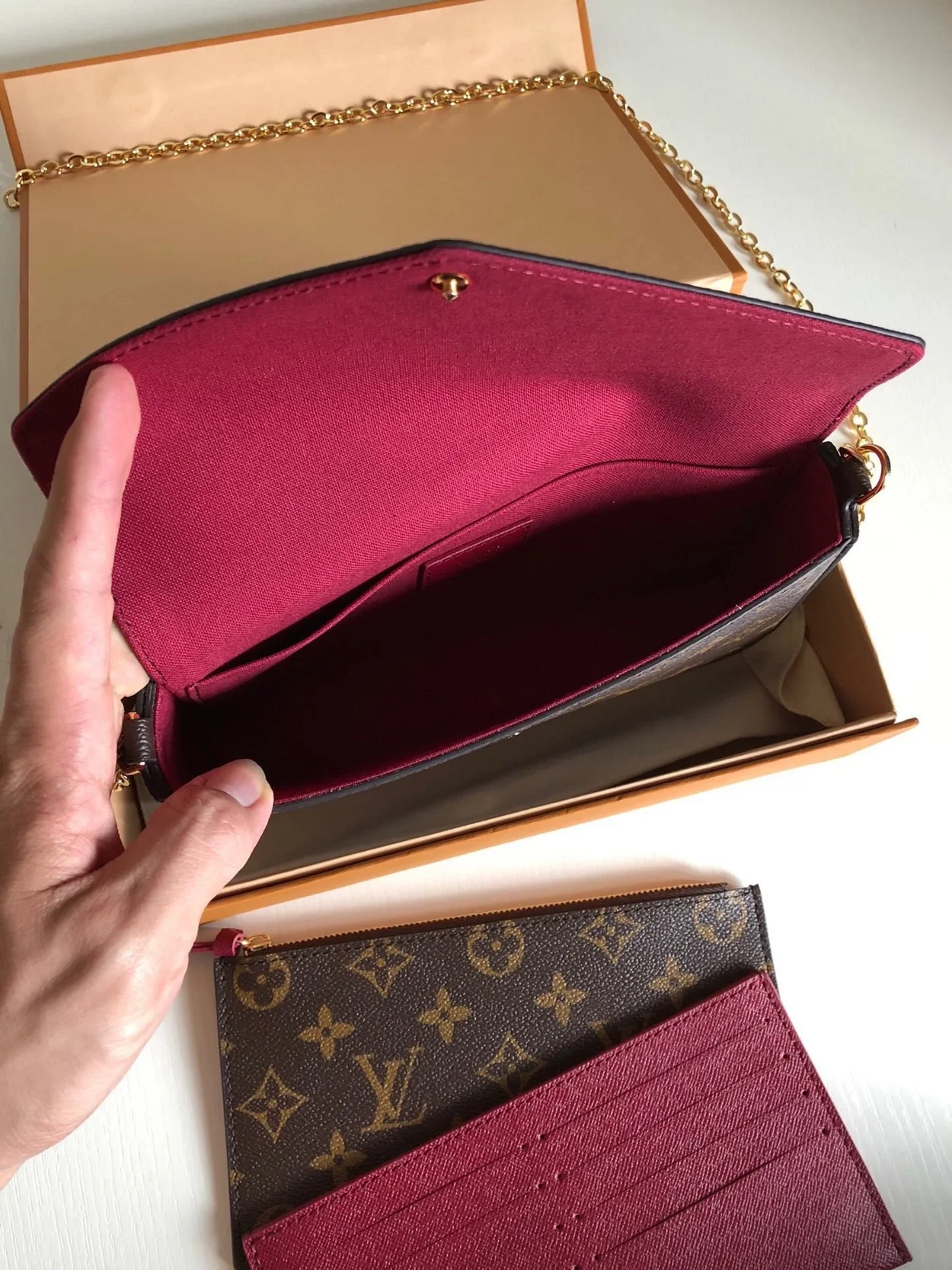 루이비통 포쉐트 펠리시 M81896