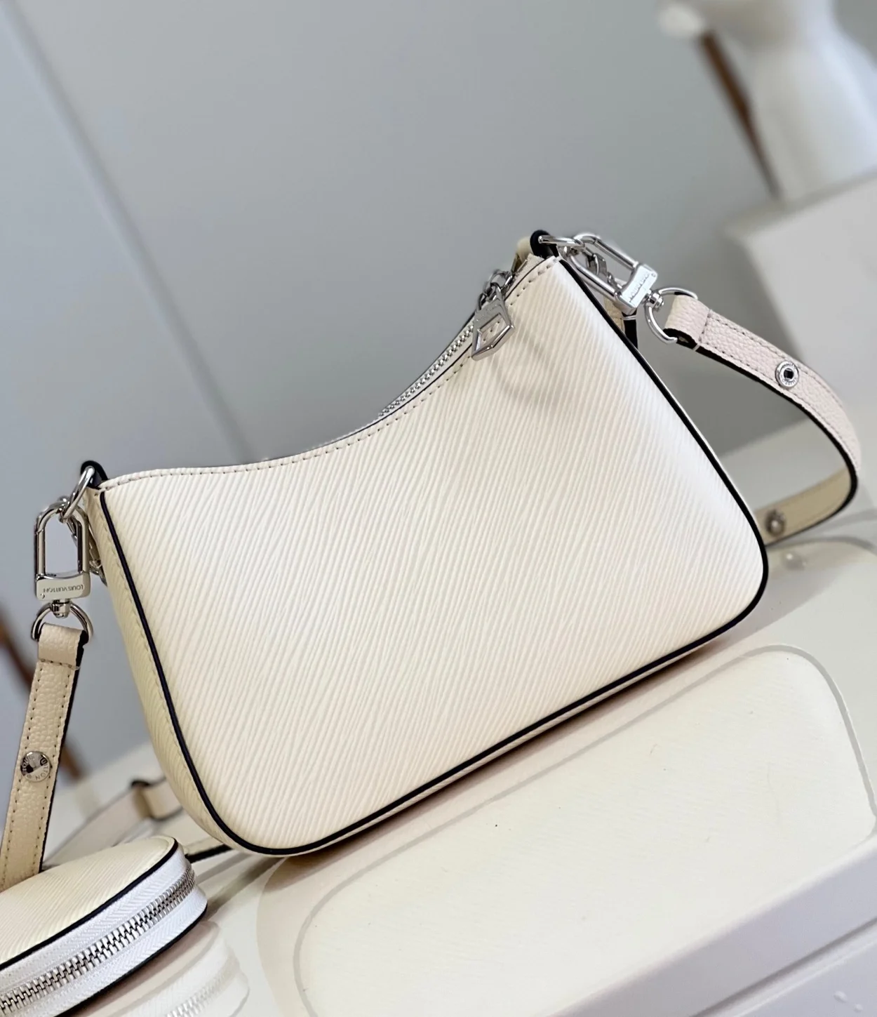 루이비통 포쉐트 To-Go 캔버스 M82079