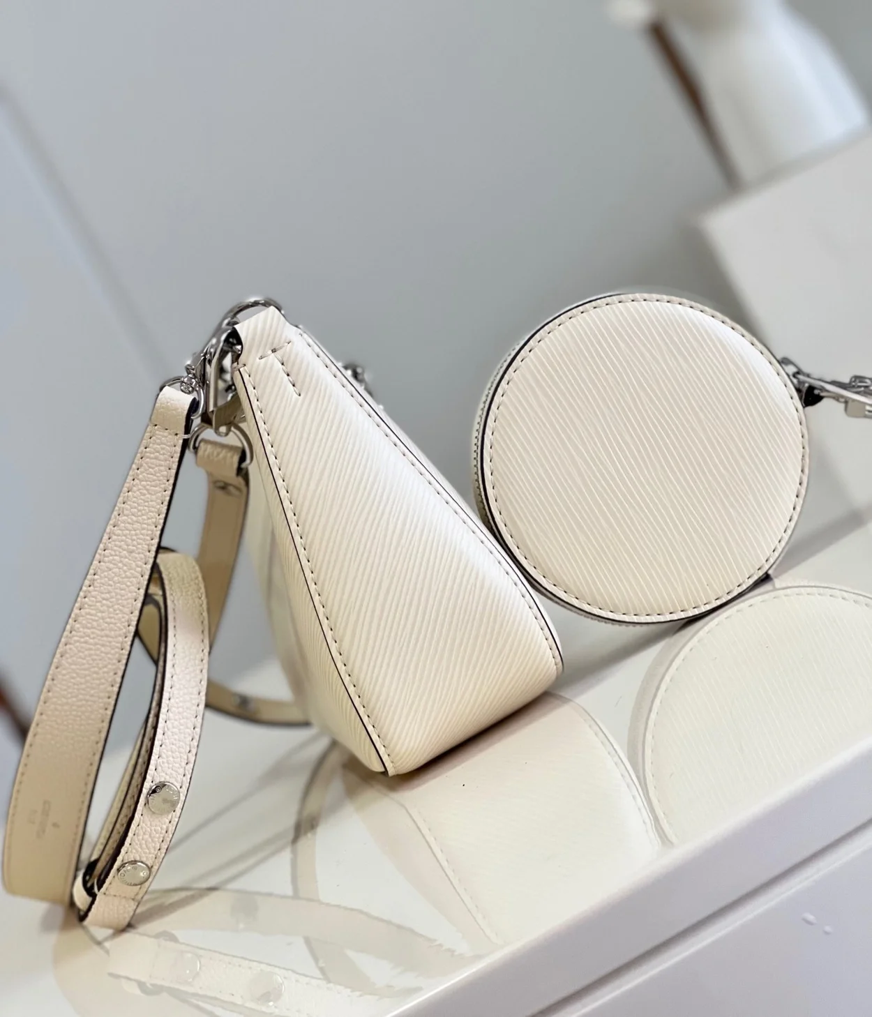 루이비통 포쉐트 To-Go 캔버스 M82079