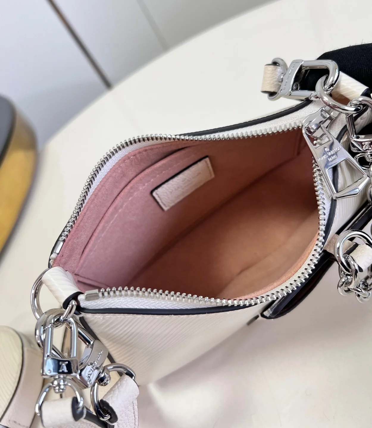 루이비통 포쉐트 To-Go 캔버스 M82079