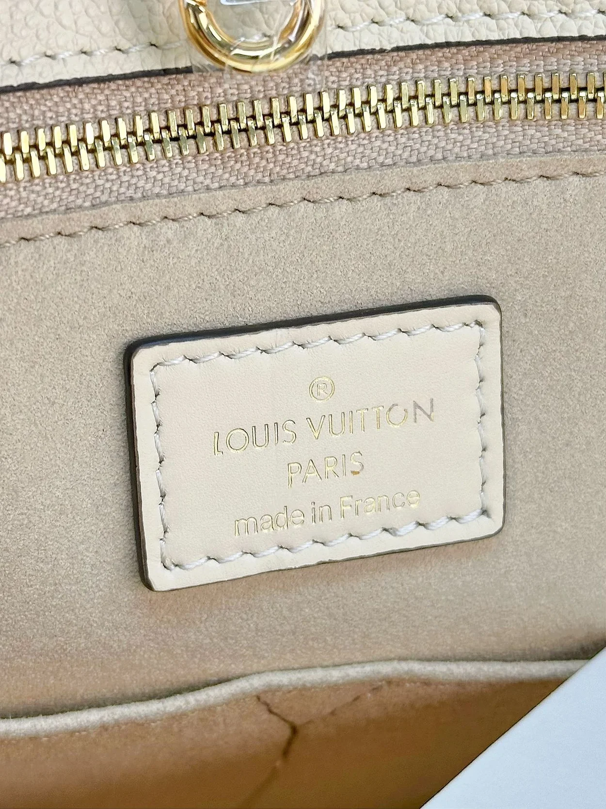 루이비통 온더고 GM 토트백 화이트 M45081